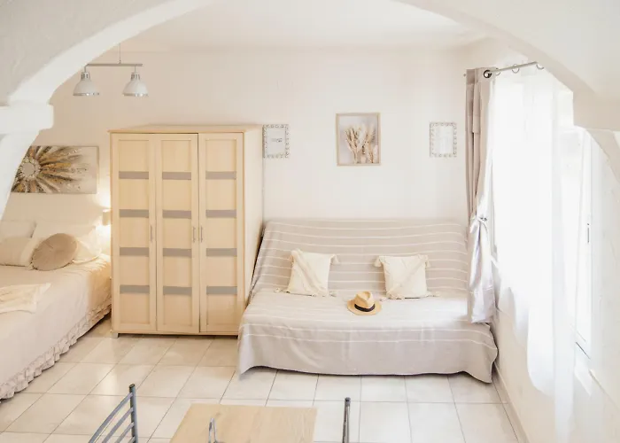 Confort, Chic & Spacieux De Les Pins & *